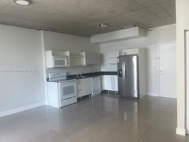 Foto del edificio - 690 SW 1st Ct