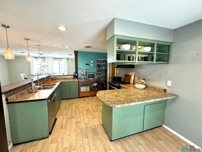 Building Photo - 703 E Mesa Dr