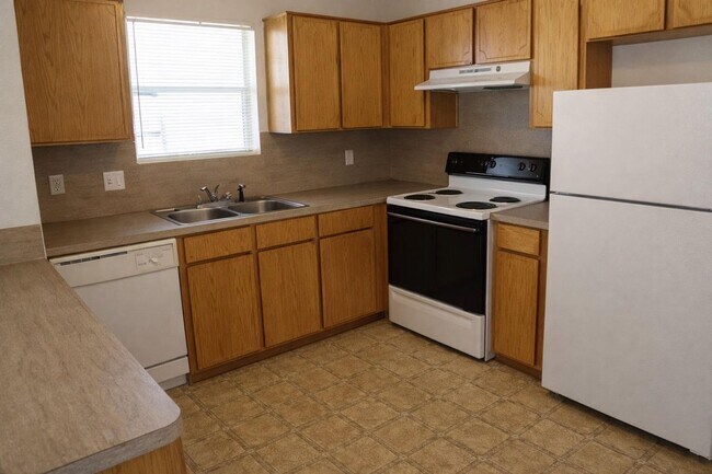 Foto del edificio - 4001 Nadine Dr