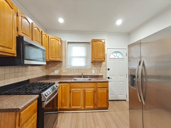 Building Photo - 4441 N Chadwick St