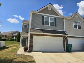 Building Photo - 6006 Hillside Ln