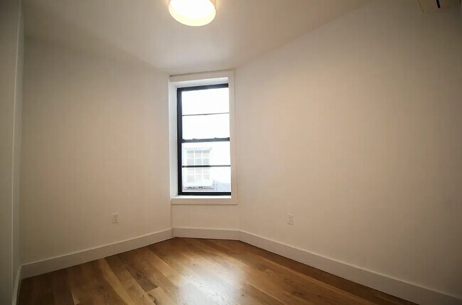 Foto del edificio - 223 E 93rd St