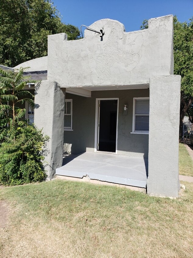 Primary Photo - 702 N Buchanan St