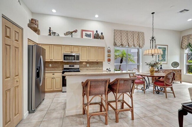 Building Photo - 8671 Falcon Green Dr