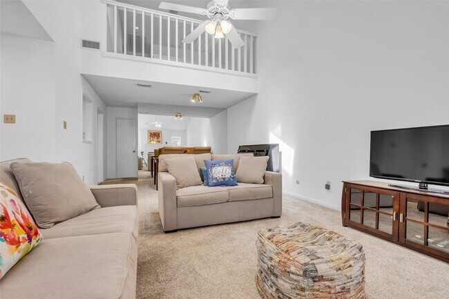Foto del edificio - 13740 Hollowgreen Dr
