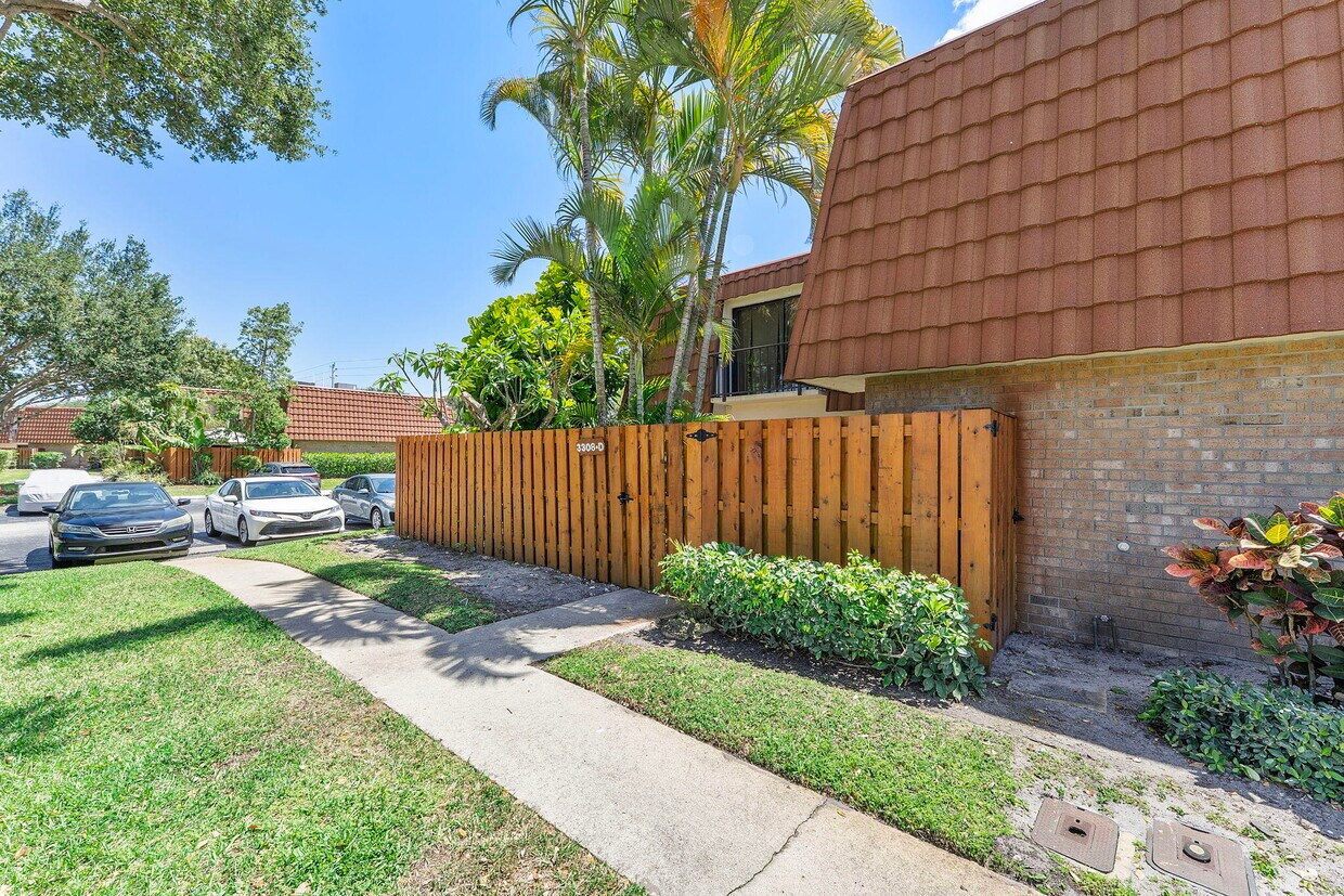 Foto principal - 3308 Spanish Wells Dr