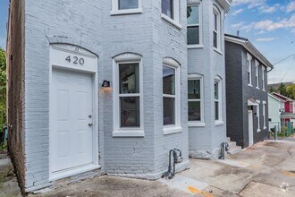 Building Photo - 420-422 Walnut St