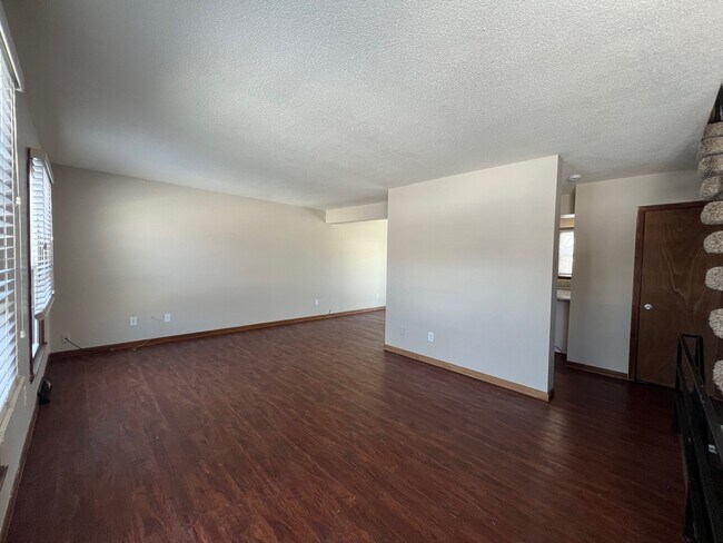 Foto del edificio - 6650 Holcomb Cir