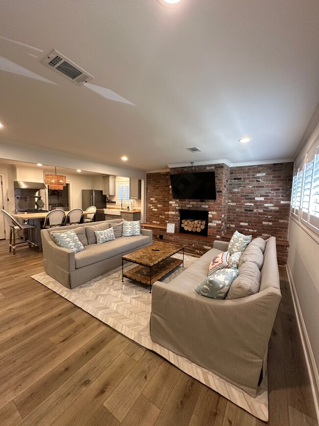 Building Photo - 1220 Beanland Dr