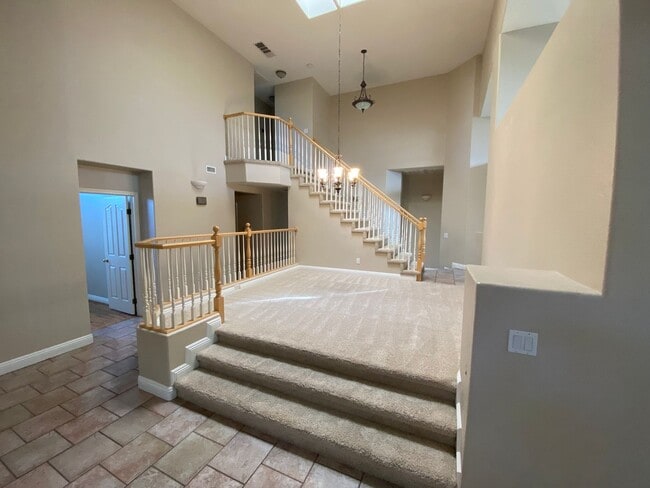Foto del edificio - Beautiful 4 bed/ 3 bath house located in Summerlin