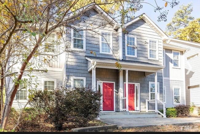 Foto del edificio - Room in House on Pineland Cir