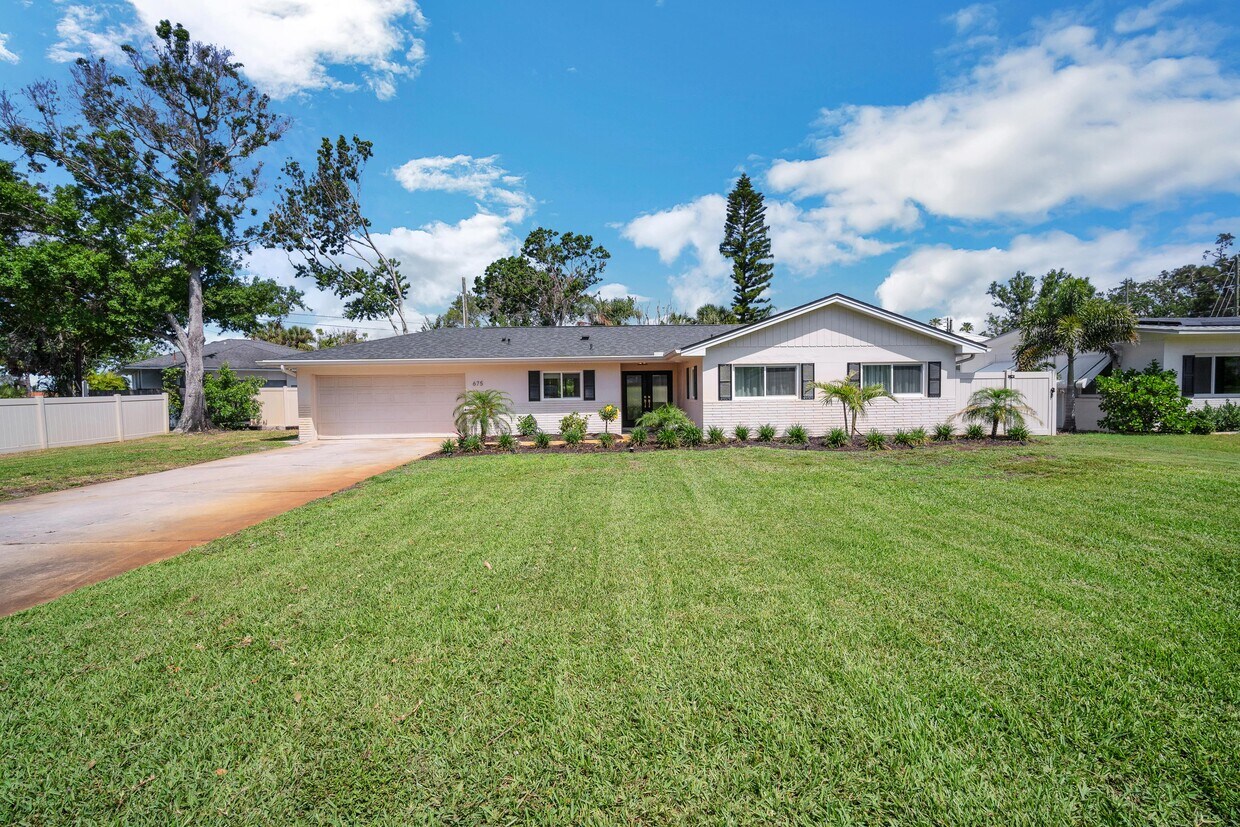 Foto principal - 675 Villa Grande Ave S
