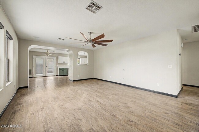 Foto del edificio - 16550 N Naegel Dr