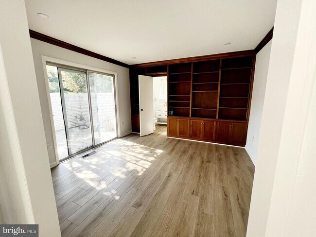 Foto del edificio - 7004 Duncraig Ct