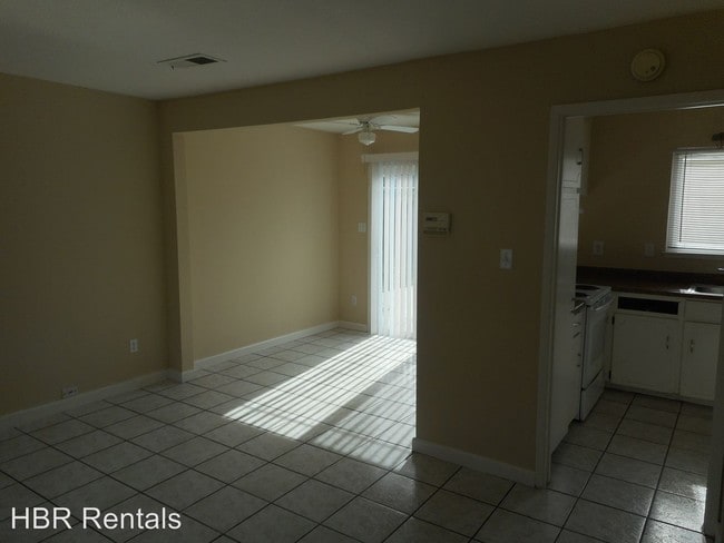 Building Photo - 990 Palm Cir