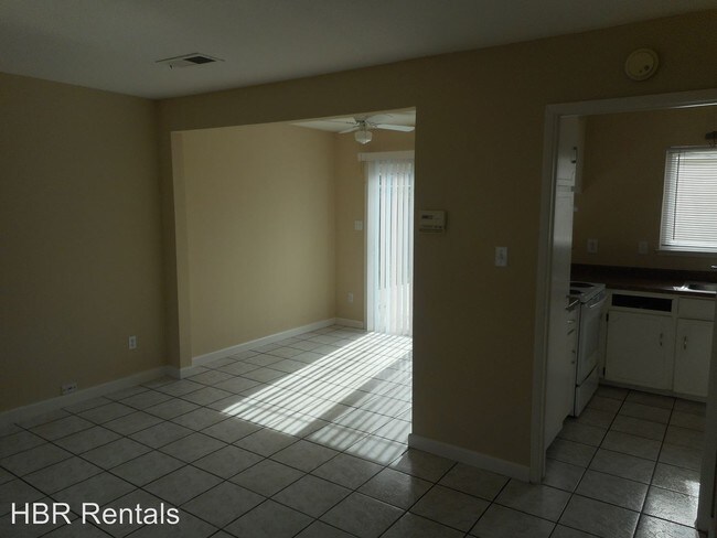 Foto del edificio - 990 Palm Cir