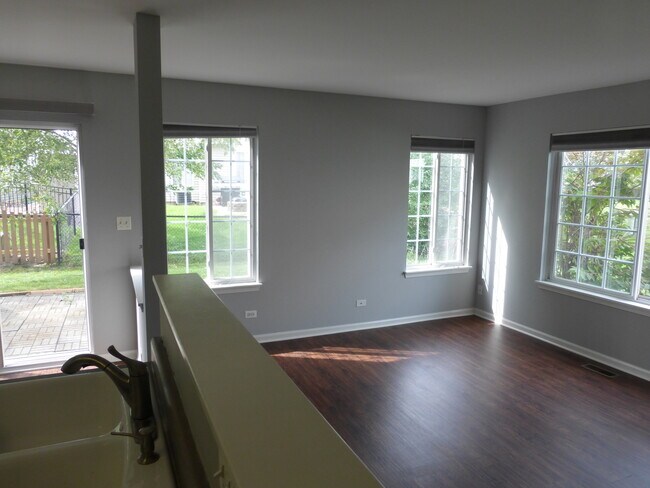 Foto del edificio - 4676 Magnolia Ln
