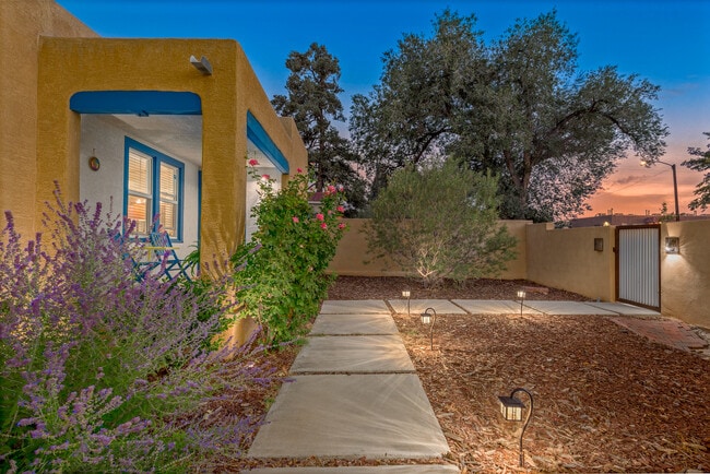 Building Photo - 414 Vassar Dr SE