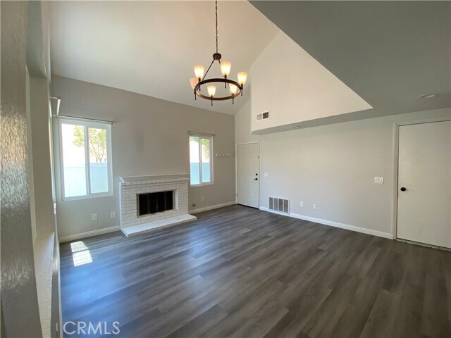 Foto del edificio - 2705 Fairlane Pl