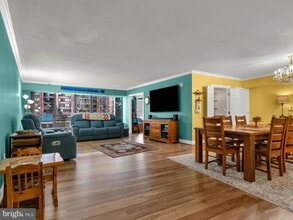 Building Photo - 1300 Crystal Dr