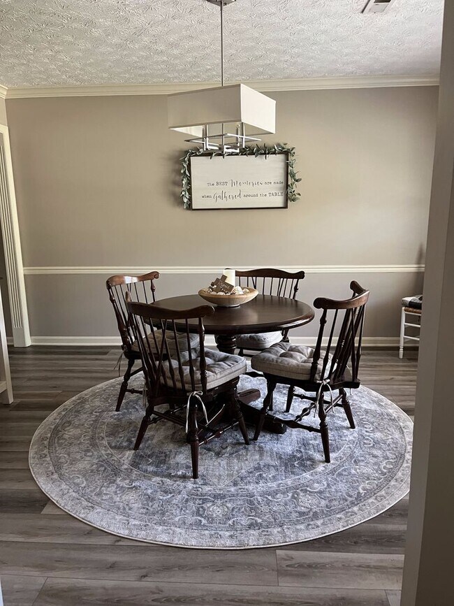 Foto del edificio - West Knoxville 37922 - 4 bedroom, 2 bath home - Contact Susan Niedergeses (865) 300-4722