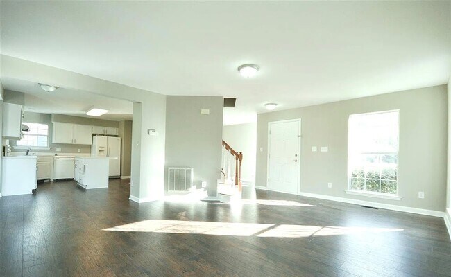 Living Room - 209 Trailview Dr