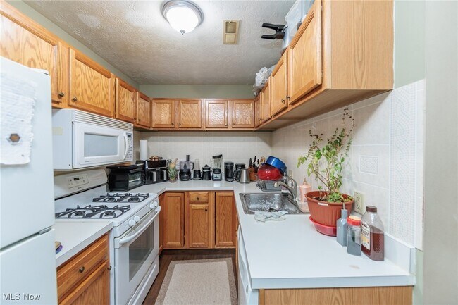 Foto del edificio - 25735 Lorain Rd