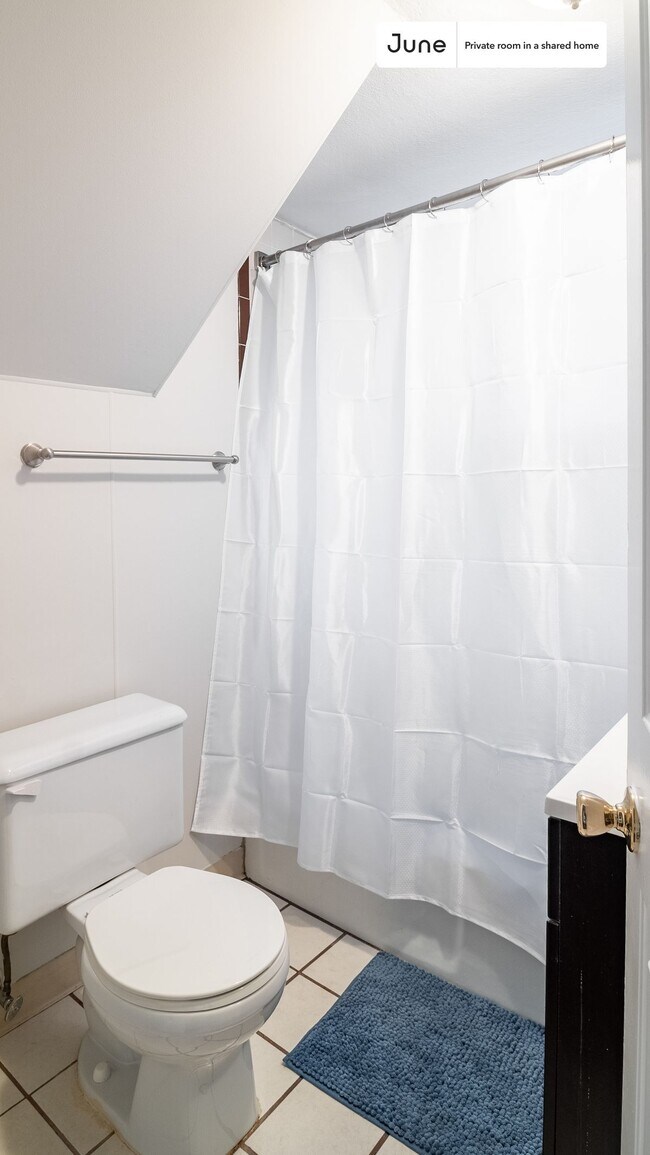 Foto del edificio - Room in Shared 3 bed/1 bath home