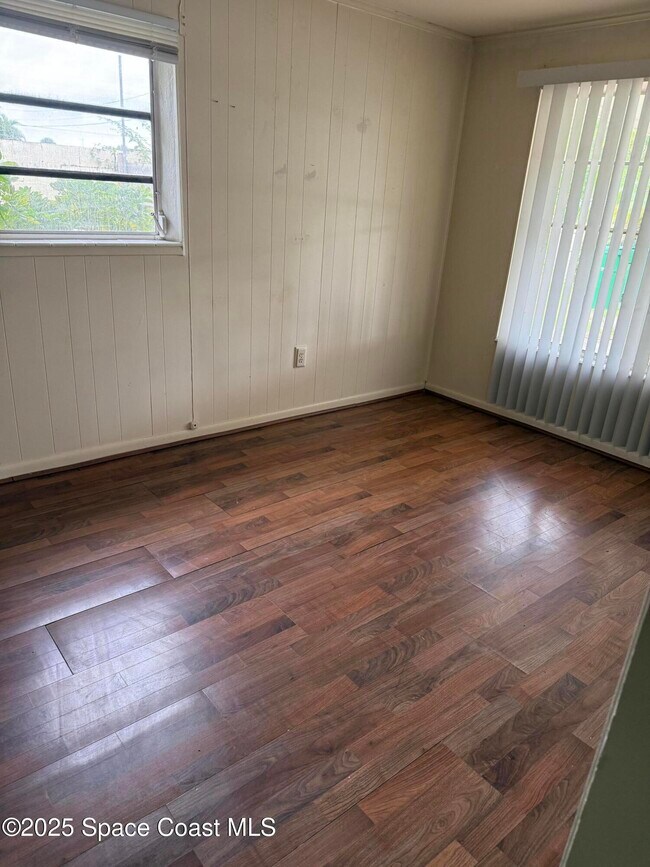 Foto del edificio - 1970 Knotty Pine Rd