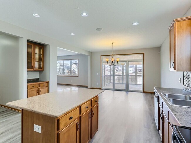 Building Photo - 4640 Empress Way N