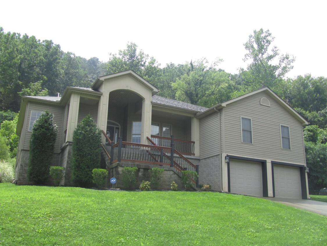 47 Riverstone Dr, Poca, WV 25159 House Rental in Poca, WV