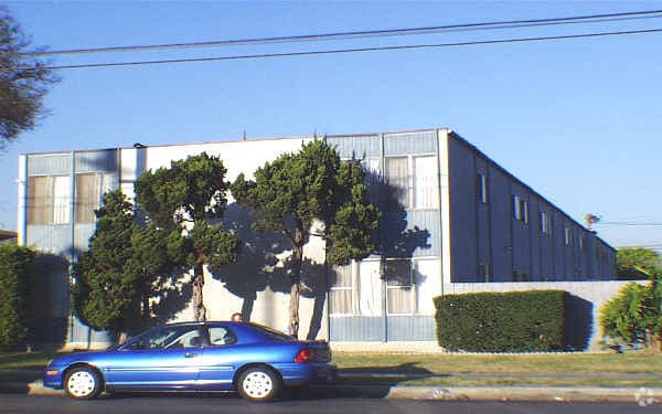 Primary Photo - 8351-8357 Gardendale St