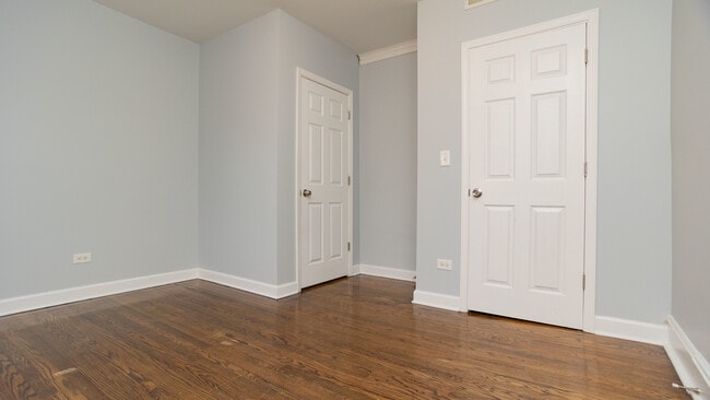 Foto del edificio - 3318 N Leclaire Ave