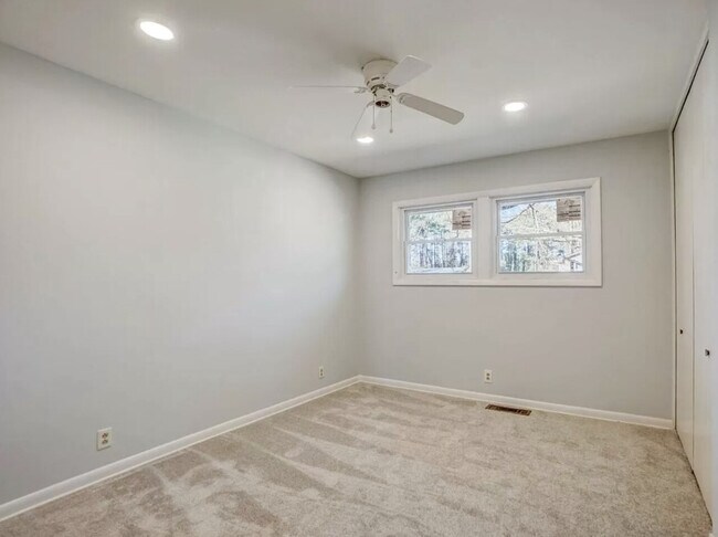 Foto del edificio - 3316 Arrowwood Dr