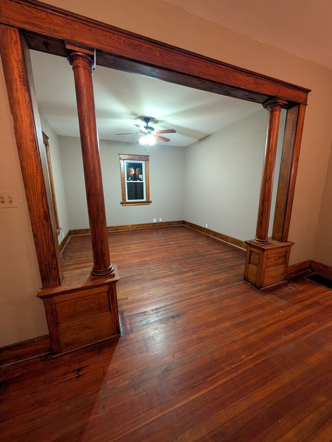 Building Photo - 516 NE Twiss Ave