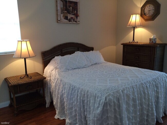 Building Photo - 1 br, 1 bath Apartment - 249 Milano Ln S