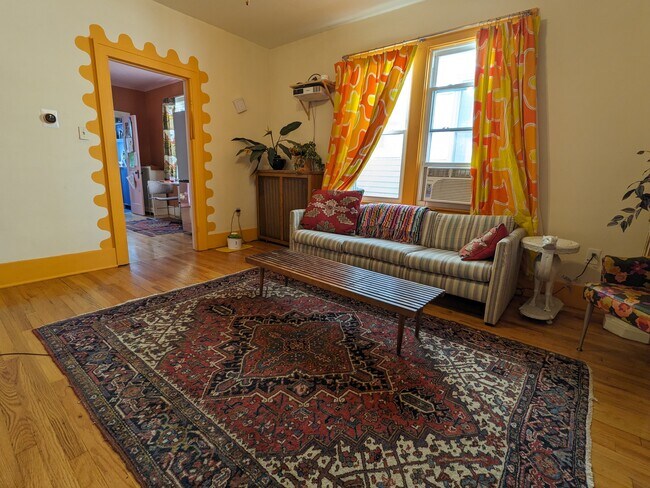 living room - 2700 Holmes St