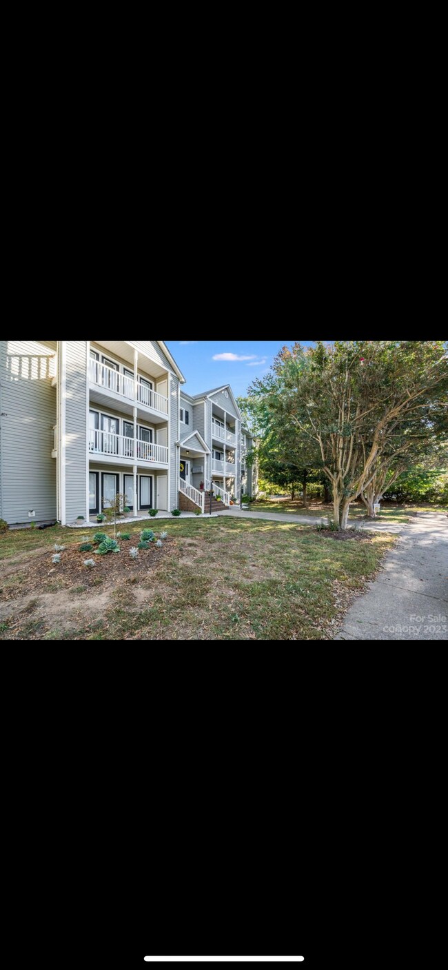 Building Photo - 10214 Rose Meadow Ln