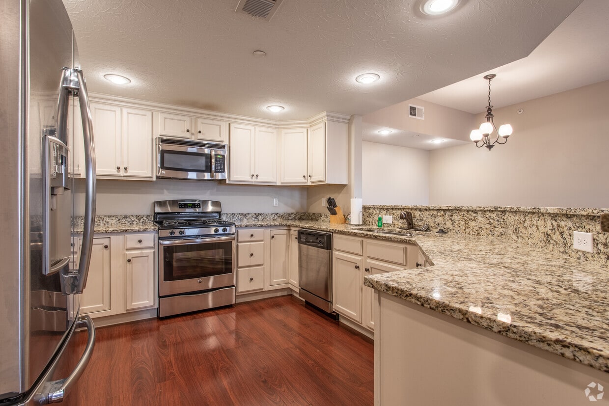 Primary Photo - Eagle View Luxury Apartments