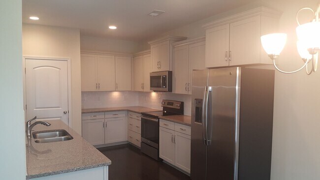 Building Photo - Beautiful Large 5 Bedroom Home in Conway