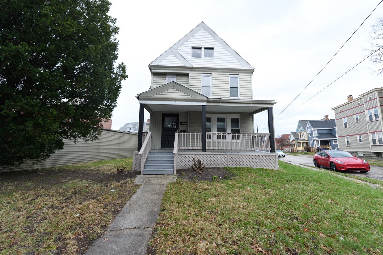 Primary Photo - 7502 Franklin Blvd