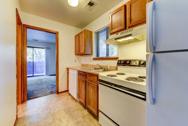 Building Photo - 2005 Goss St