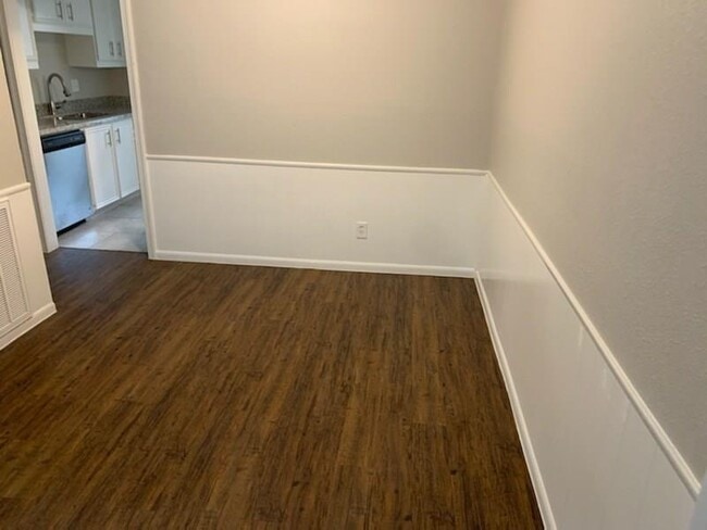 Building Photo - 1003 Largo St