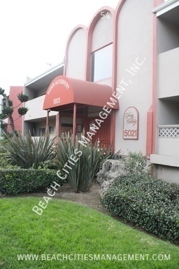 Foto del edificio - Large 2 Bedroom Condo in Long Beach Coming...