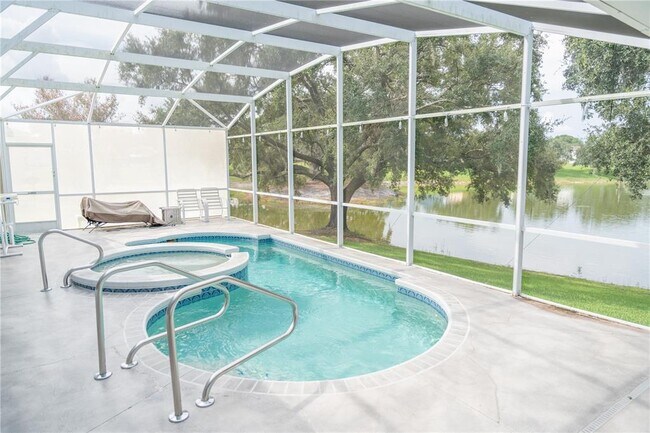 Foto del edificio - 714 Bay Hill Ct