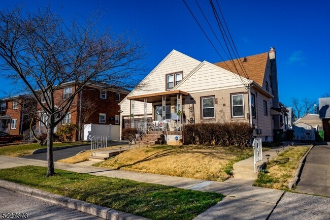 Building Photo - 840 Seymour Ave