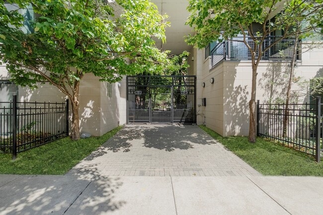 Building Photo - 1716 E 54th St