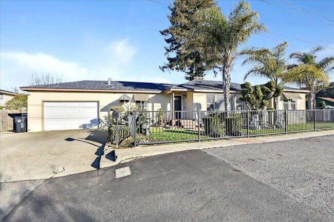 Building Photo - 25386 Uvas Ct
