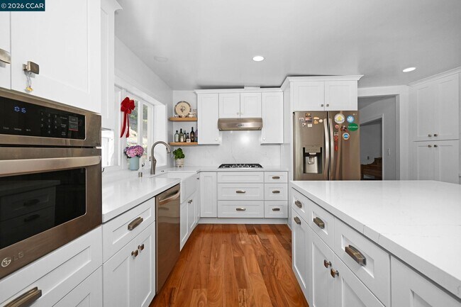 Building Photo - 3560 Old Mountain View Dr