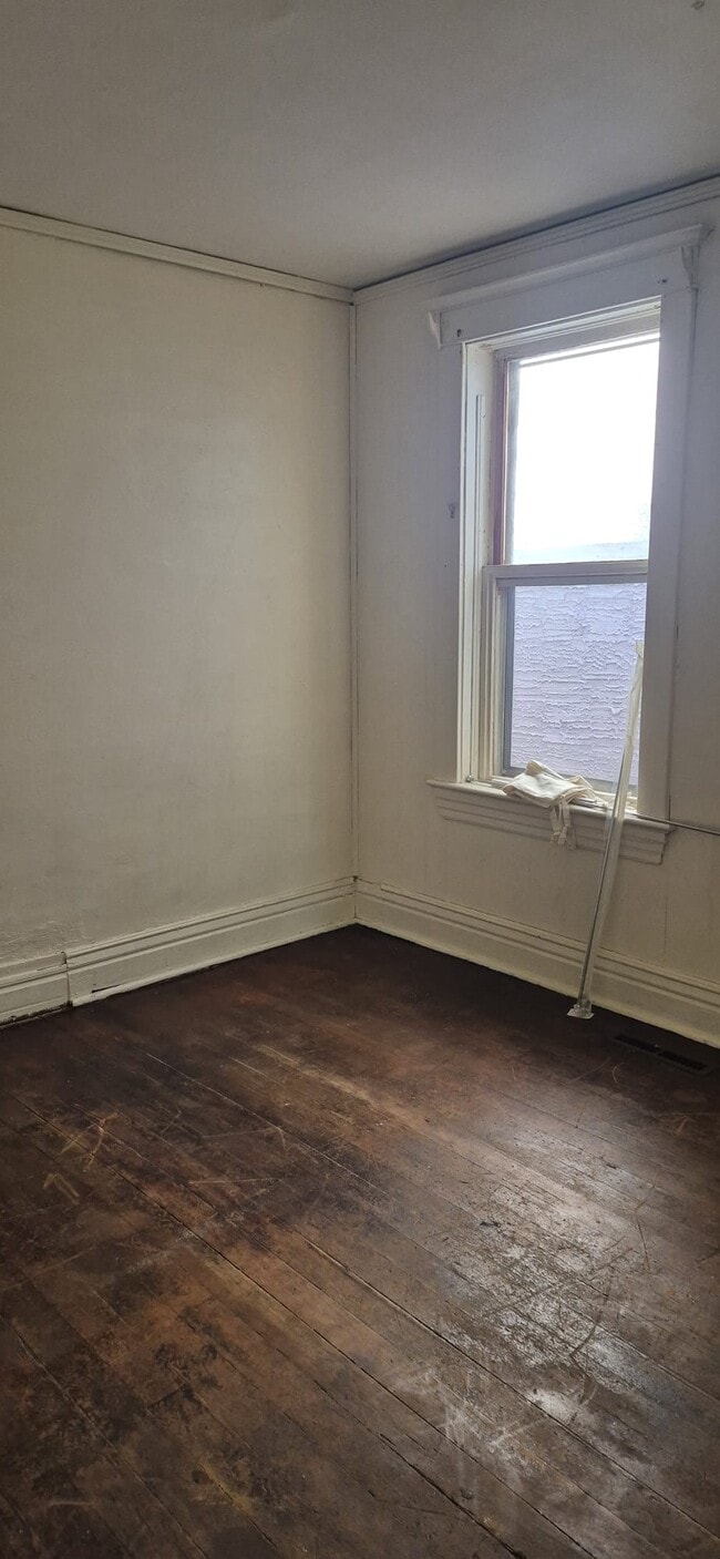Building Photo - 328 Rutland St